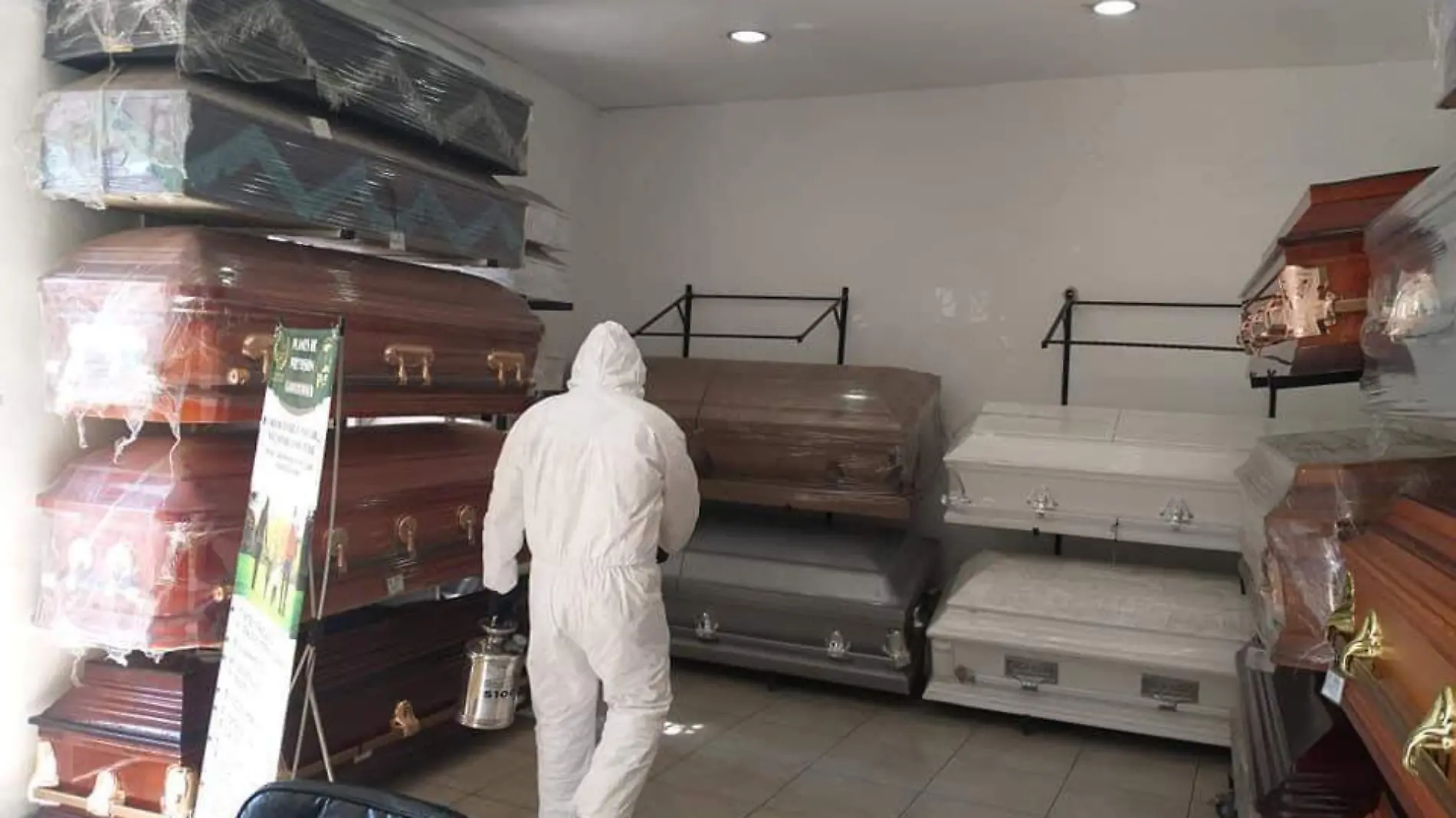 De manera frecuente se sanitizan las instalaciones funerarias.